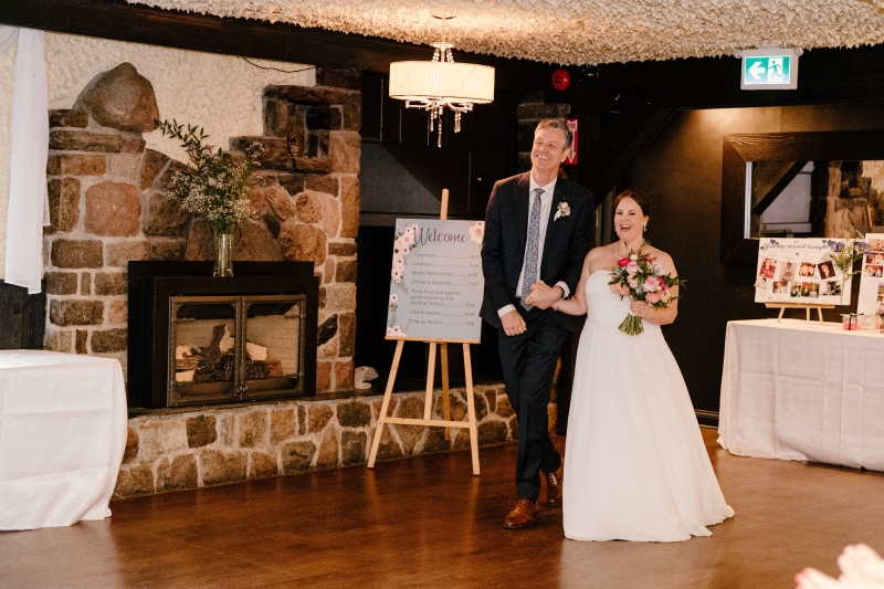 Cambridge Mill: A classy wedding by the Grand River