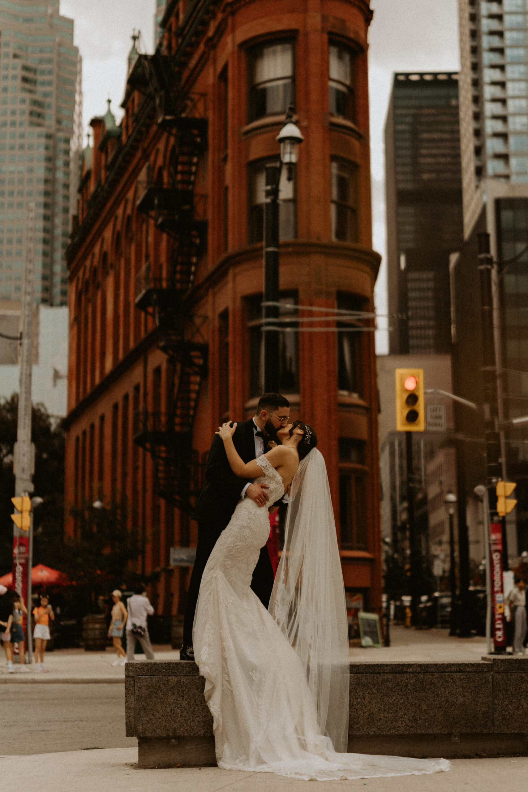 MMT09941 Say “I Do” in Style: Amanda & Arees’s Beautiful Wedding Celebration at Omni King Edward