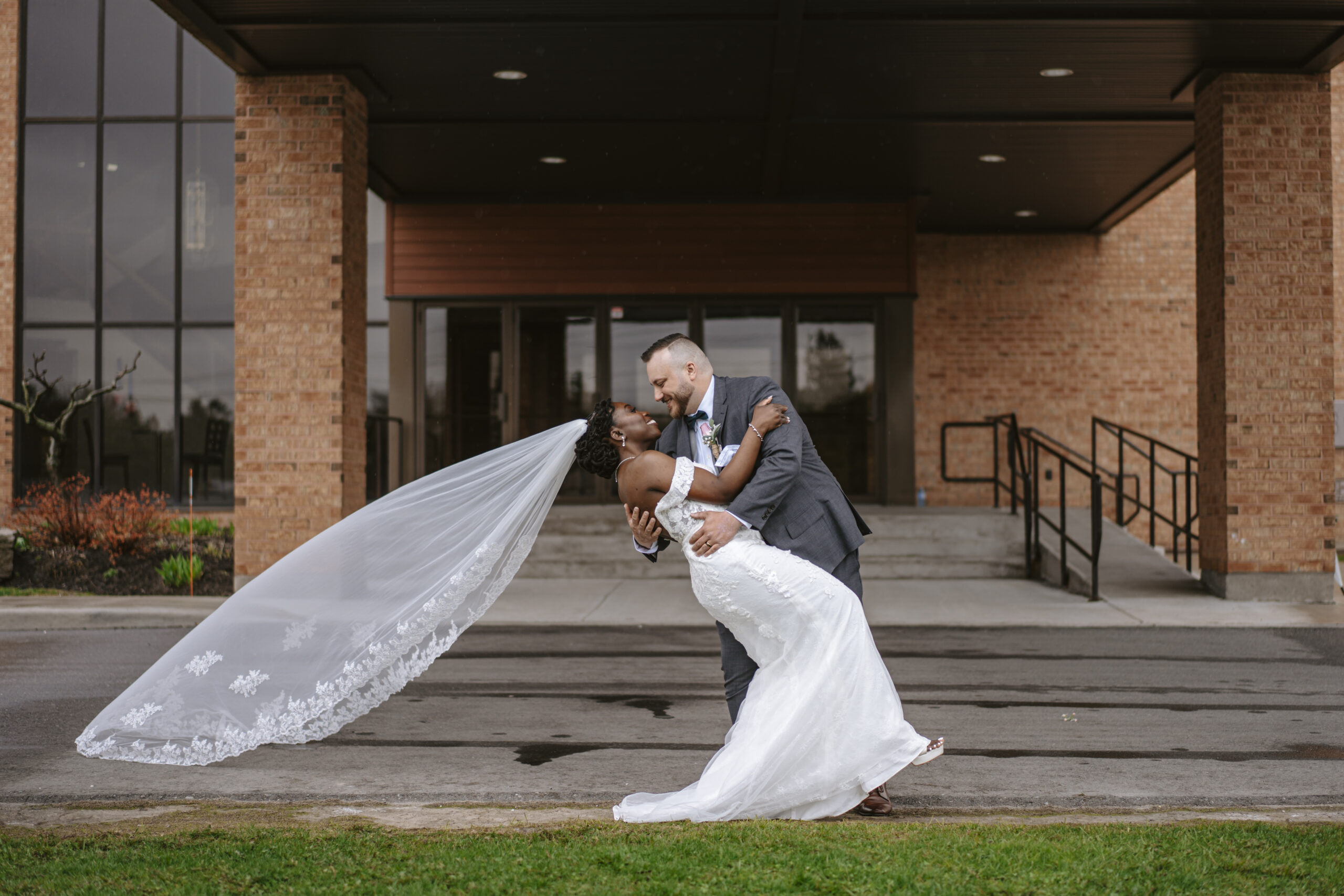 BB201565 If you’re envisioning a wedding filled with elegance, love, and the perfect blend of tradition and modernity, Calvary Baptist Church Oshawa wedding venue is the place where dreams come true.