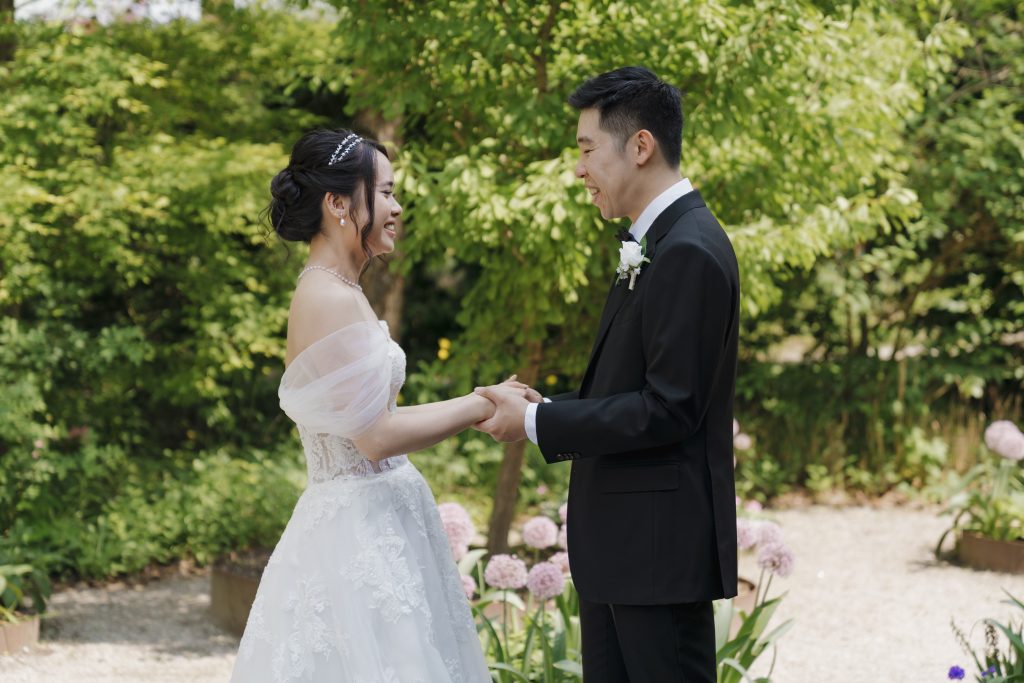 During Jenny and Daniel’s Toronto Botanical Garden wedding, the sunlight filtering through the trees created a dreamy, almost ethereal glow